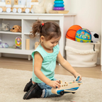 Avión de Madera Didáctico con Pasajeros y Equipaje Niña Jugando - Titina